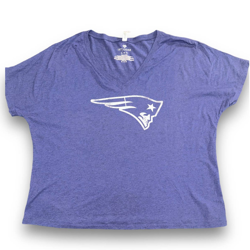 Loose Fit New England Patriots Women's V-neck Top Size:‎ XL - Picture 2 of 5